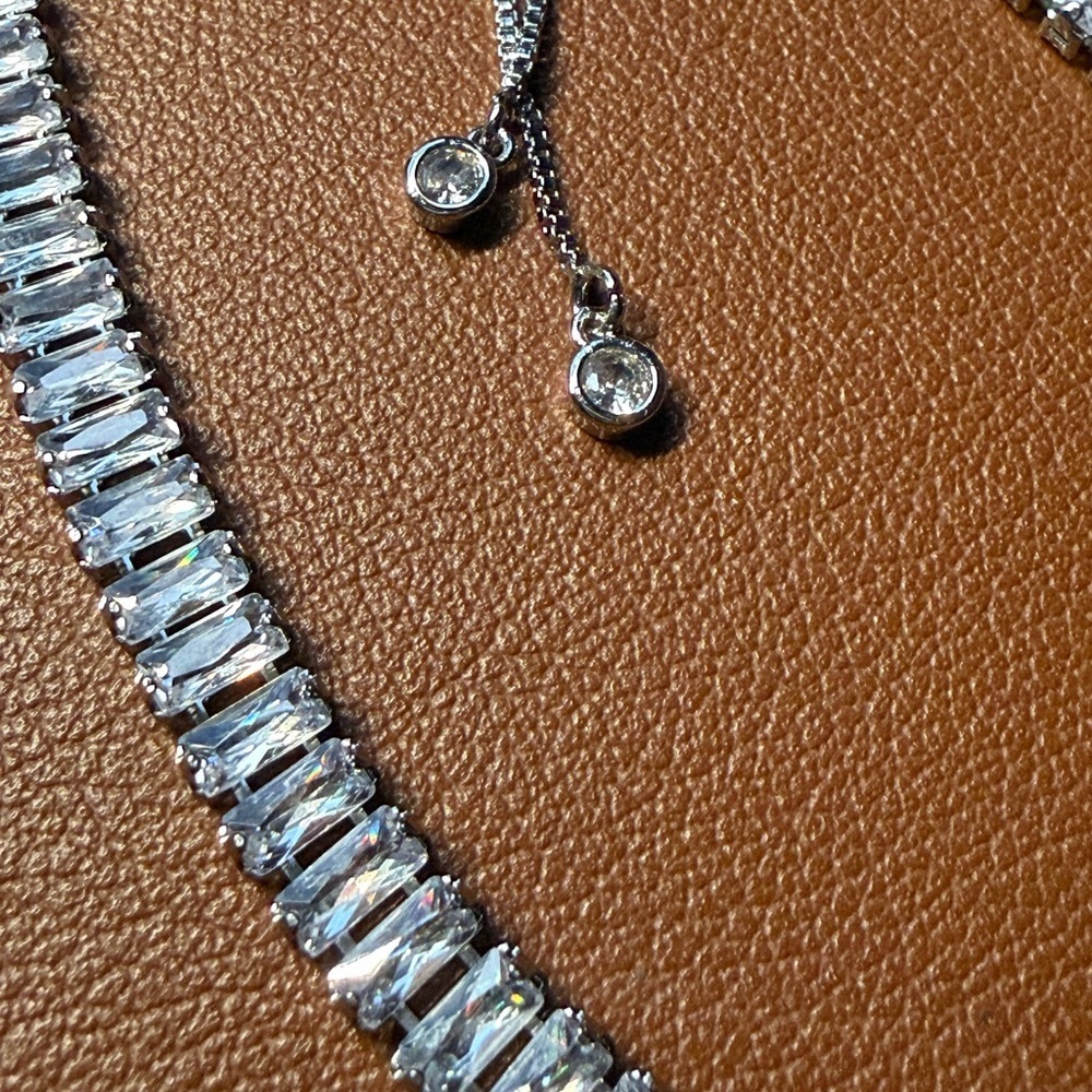 Elegant Silver Rhinestone Necklace - Picture 5 of 6
